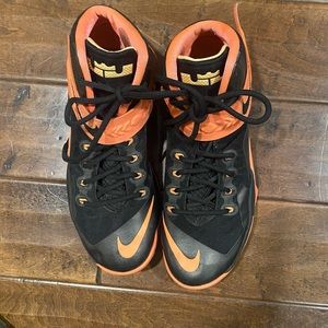 LeBron James Nike Soldier Vlll black/apricot size Men’s 11